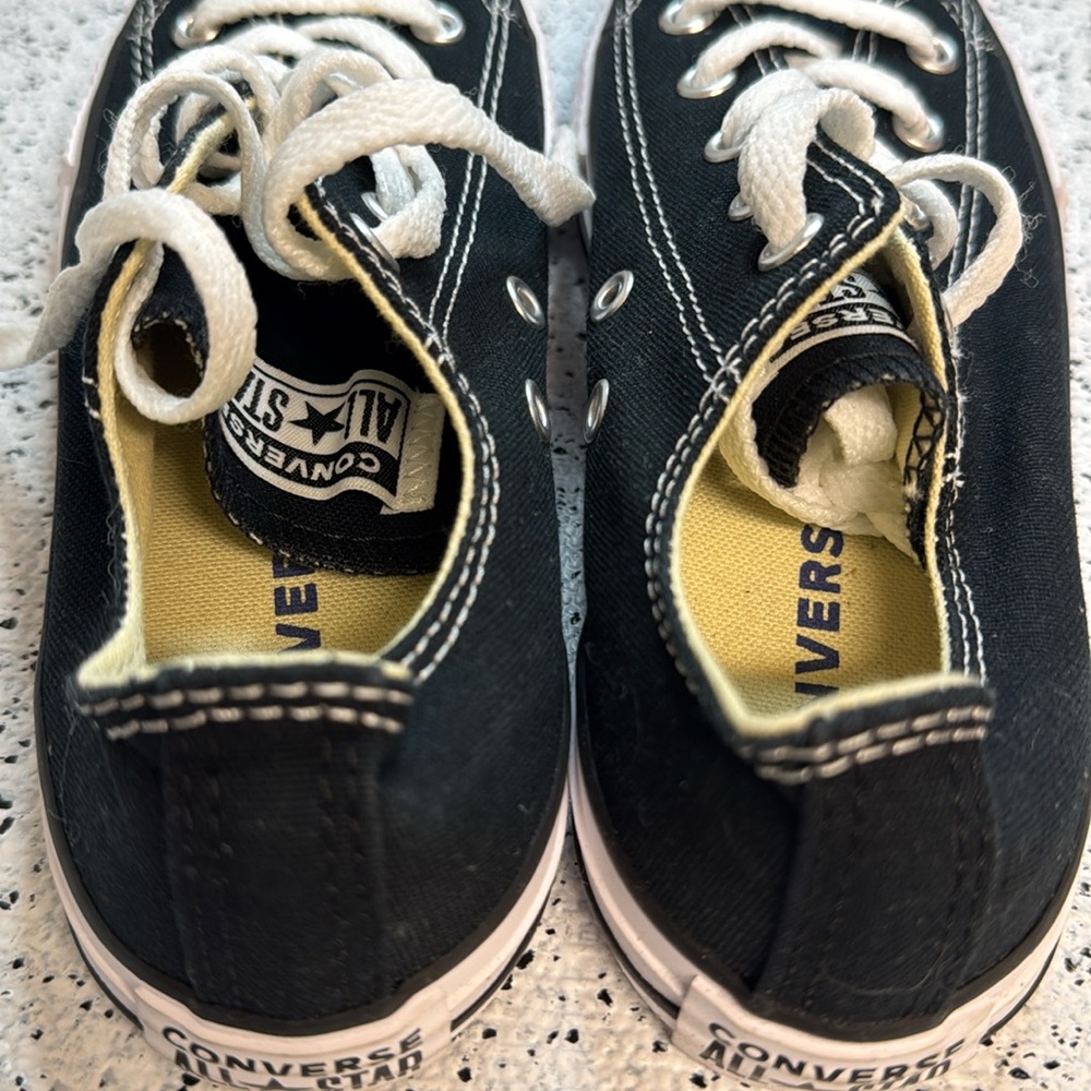Converse size 2 - Picture 2 of 3